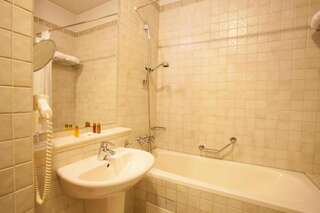 Отель Hotel Tanne Банско Люкс (для 2 взрослых и 2 детей)-2